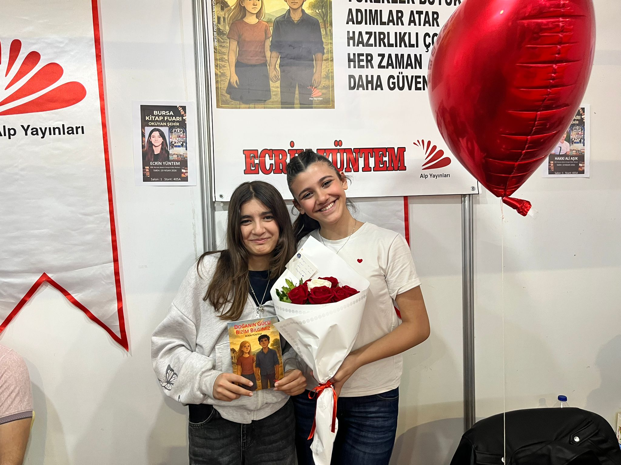 Ecrin Yüntem’in İmza Gününe Yoğun Katılım