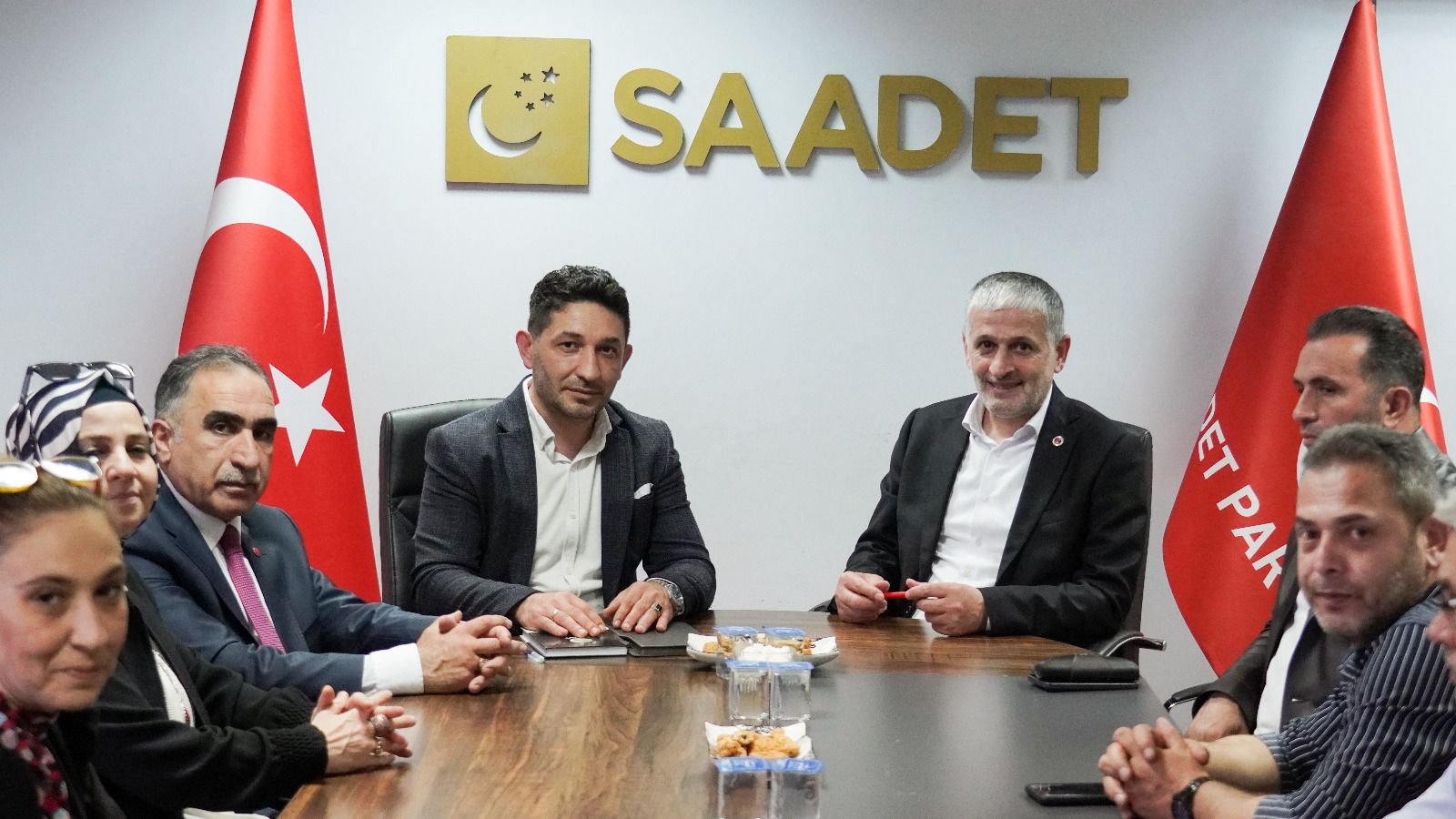 Biz sokakta insanlarla karşılaştığımızda bizden yüz çevirmelerini değil, bize sarılmalarını arzu ediyoruz.