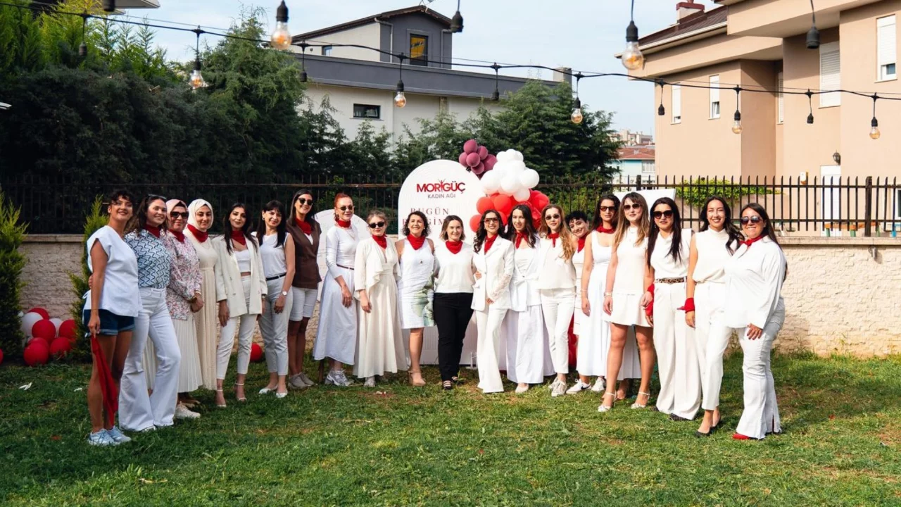 “Bugün Rengimiz Mor Değil Kırmızı”: Bursa’da Kadın Girişimciler 19 Mayıs Ruhuyla Bir Araya Geldi