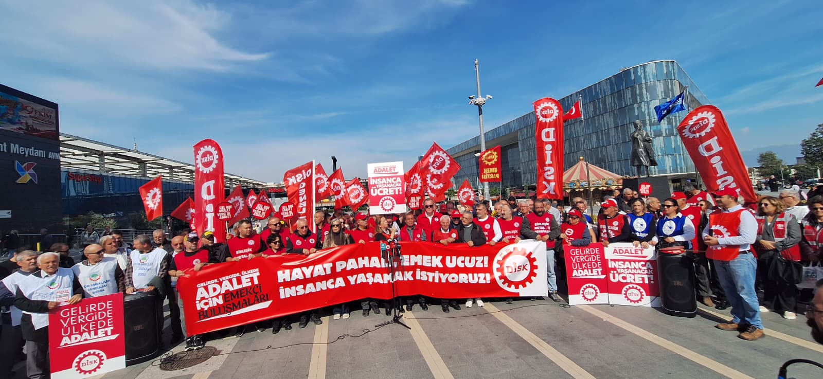DİSK Genel Başkanı Arzu Çerkezoğlu Bursa’dan Seslendi: “Gelirde, Vergide, Ülkede Adalet İstiyoruz”