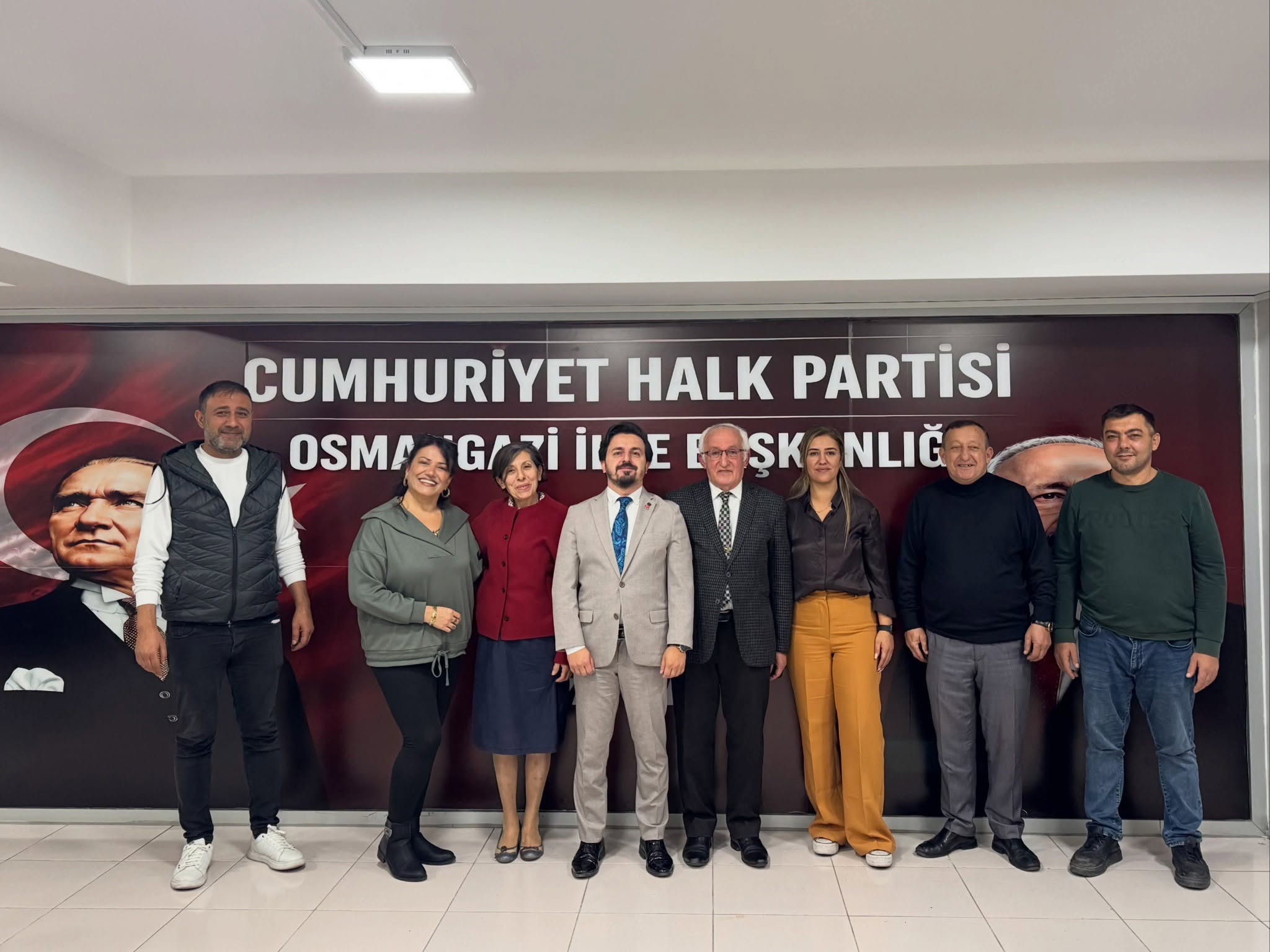 Cumhuriyet Kadınları Derneği ve Türkiye Sanatçılar Birliği’nden CHP Osmangazi’ye ziyaret