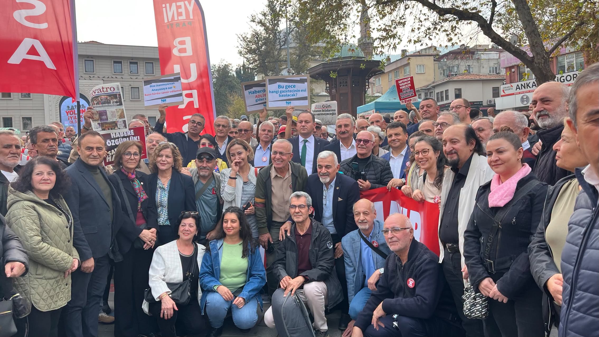 Bursa’da gazetecilerden basın özgürlüğü eylemi: “Artık yeter, nefes alamıyoruz”